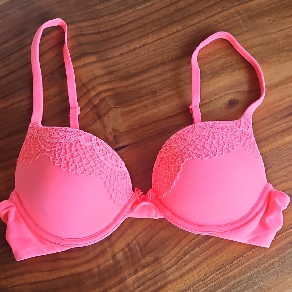 VS Soft Bright Pink Lace Bra